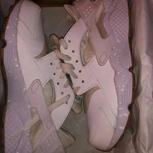 Nike Air Huaraches Women’s